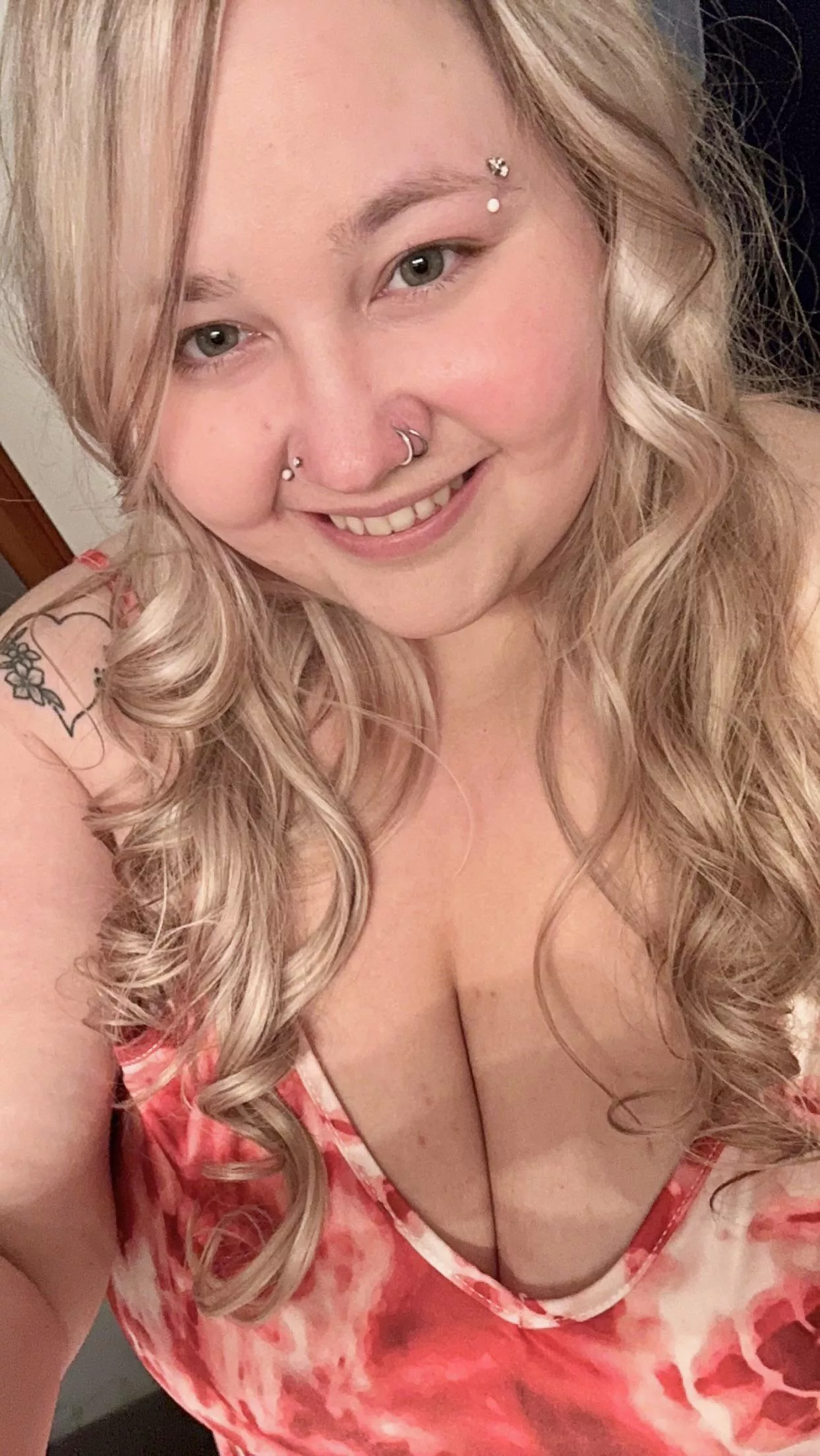 Do you enjoy the summertime fresh glow look? 💛✨☀️