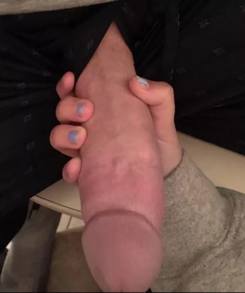 Give her a hand , cuck