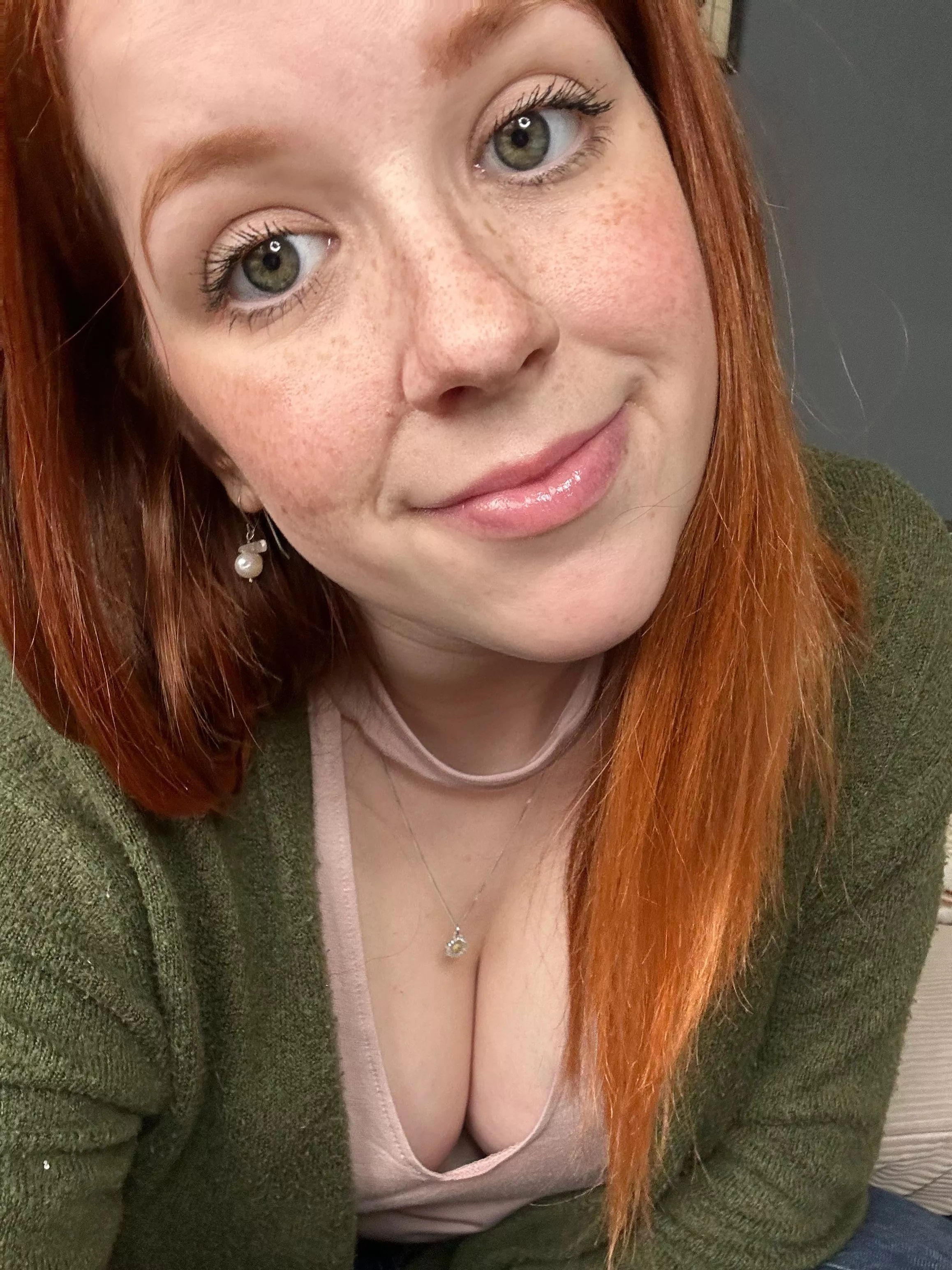 Hope you like girls with green eyes! [F] ❤️