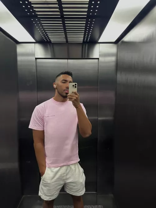 How’s your Monday going so far 😌🙈