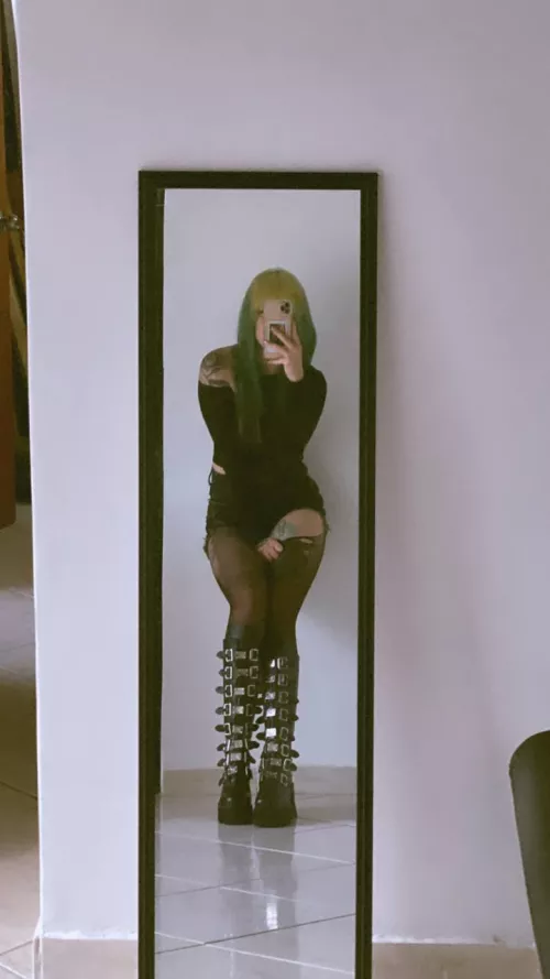 I hope you like thick goth girls😈