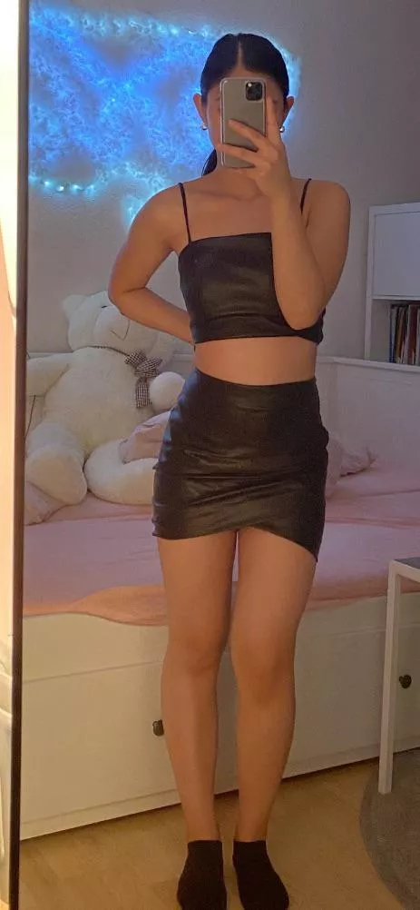 I just love the all black combo 🤭