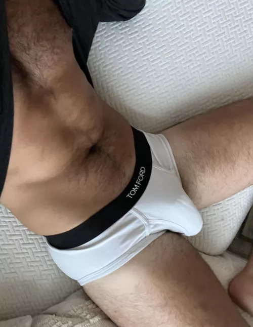 (M) 30 pre workout lounging