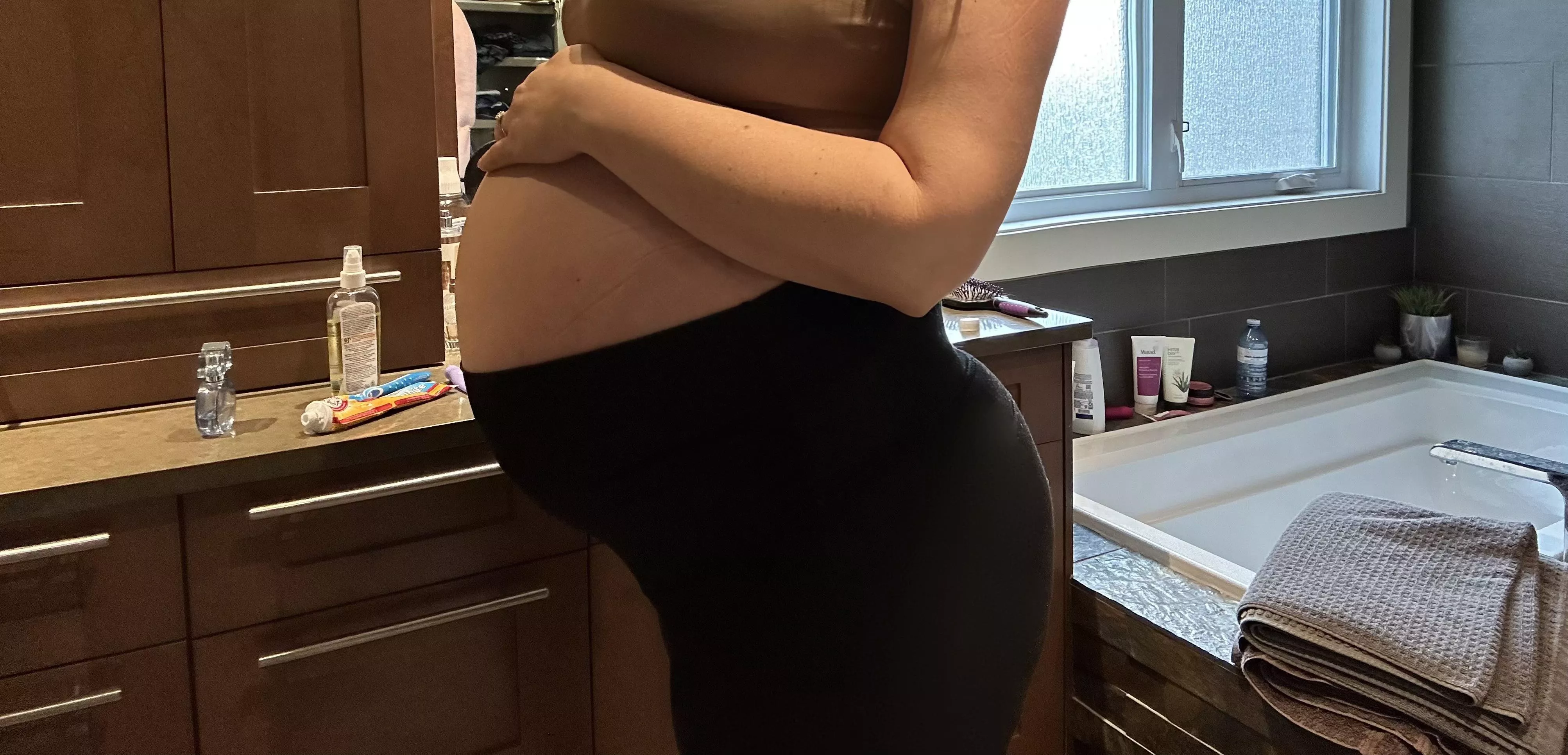 My regular clothes don’t fit my pregnant belly anymore, let’s just get naked in the tub 😈😜