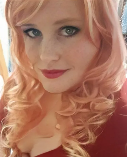 My sisters ex bf just messaged me on grindr 🥵🥵 what should I do??