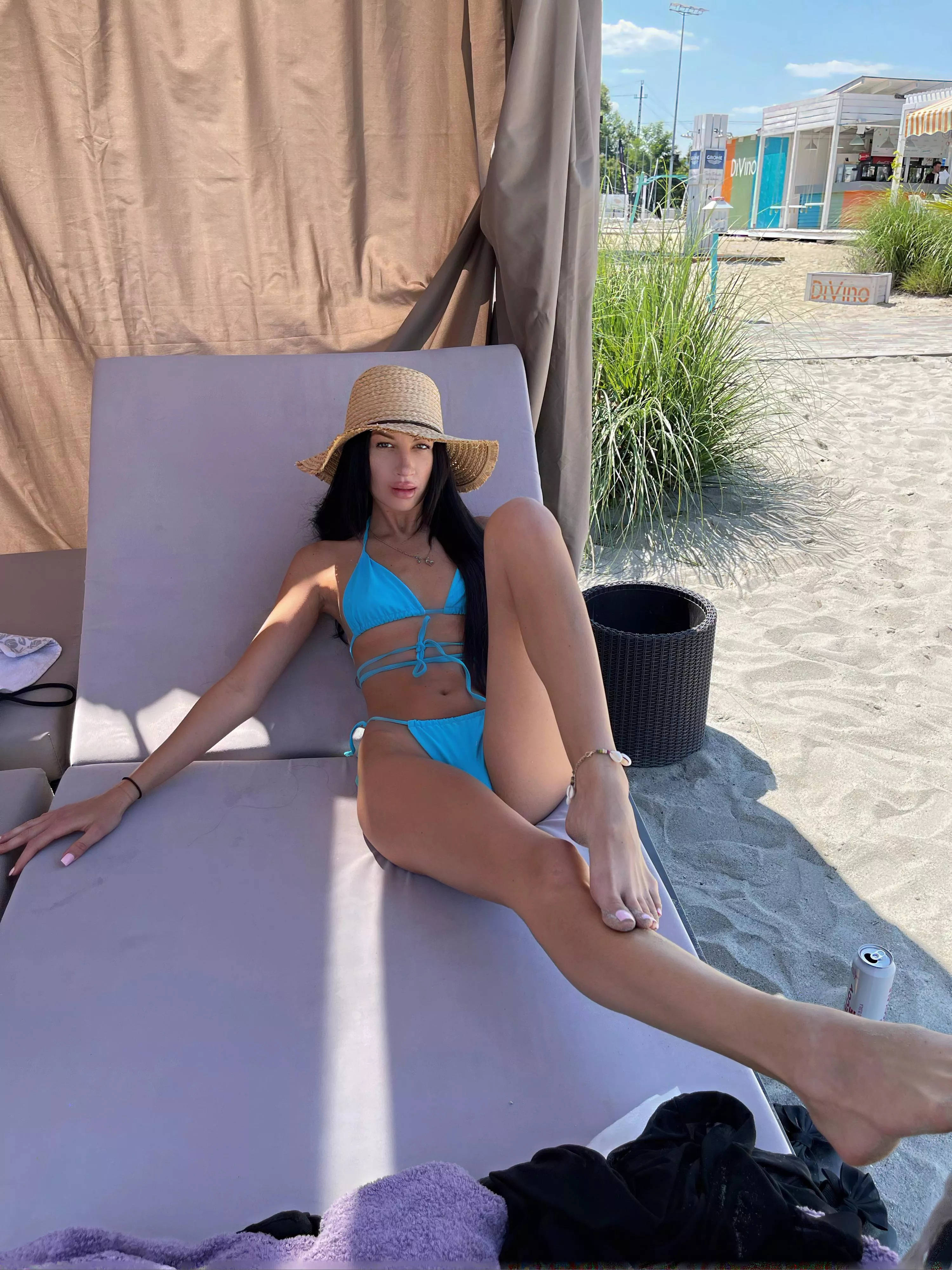 Netflix and chill or go to the beach with me?