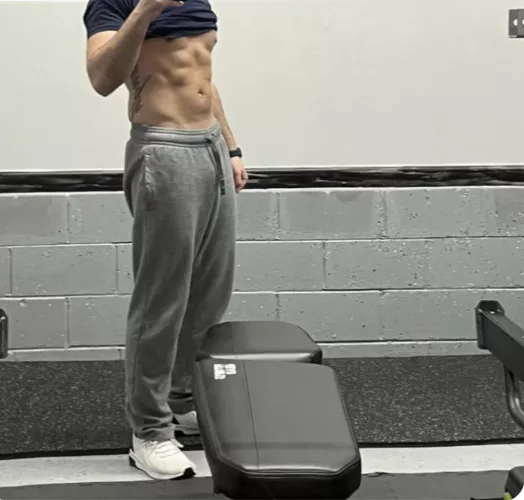 Peachy gy[m] buddy wanted: inquire within 😉