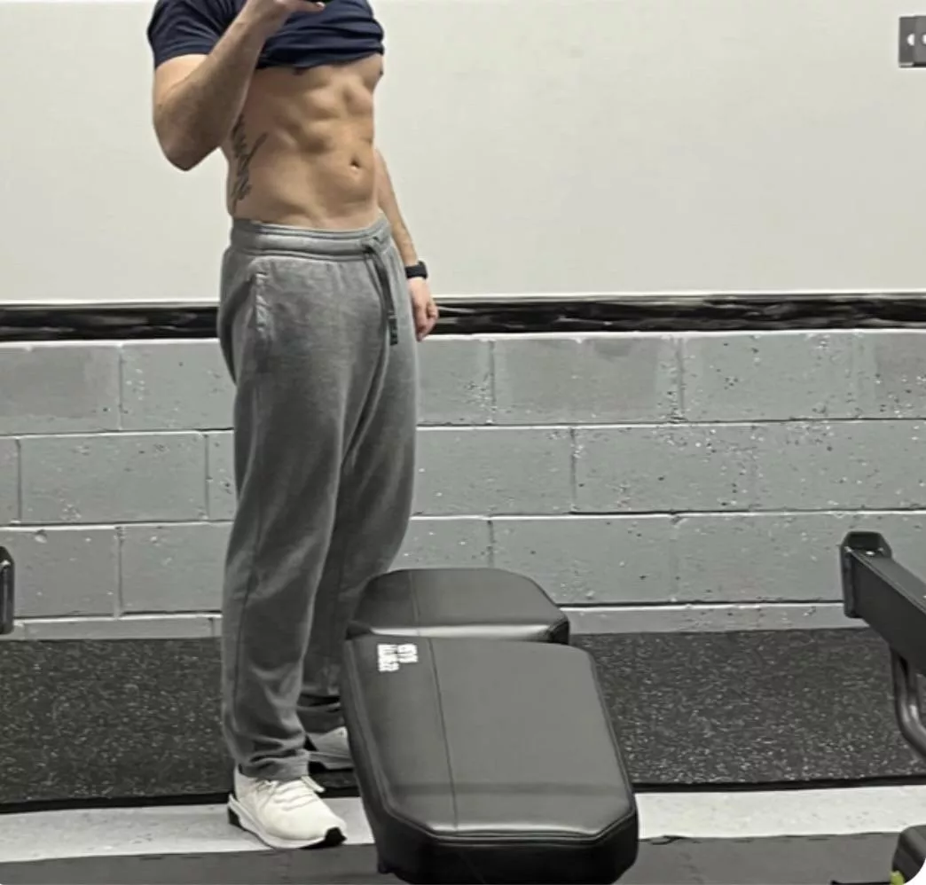 Peachy gy[m] buddy wanted: inquire within 😉