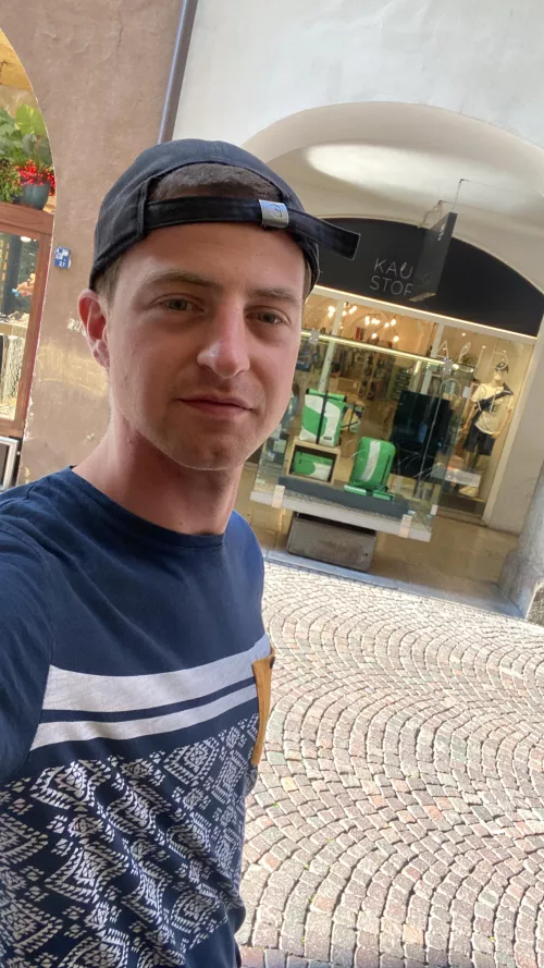 26, Its 40 Celsius here, someone down for swimming?