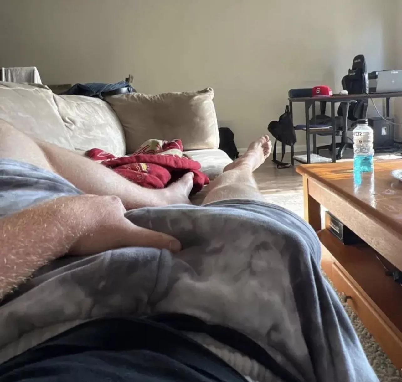 [28]— Took this at a buddy’s and wish he saw it tbh. 5’10, in-shape, ex hockey player and like talking to other athletic, hung, and chill dudes. Locker room fantasies, fellow bi-curious dudes, or guys who just like showing off are all hot too