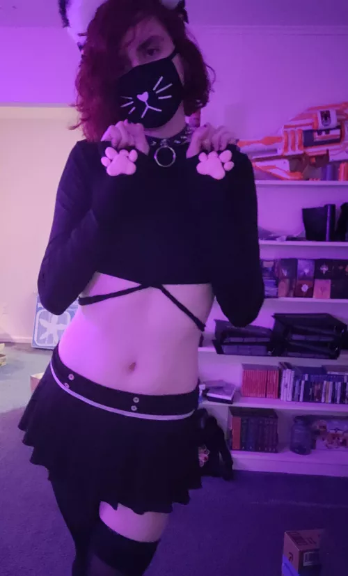 Anyone here want some femboy paws?