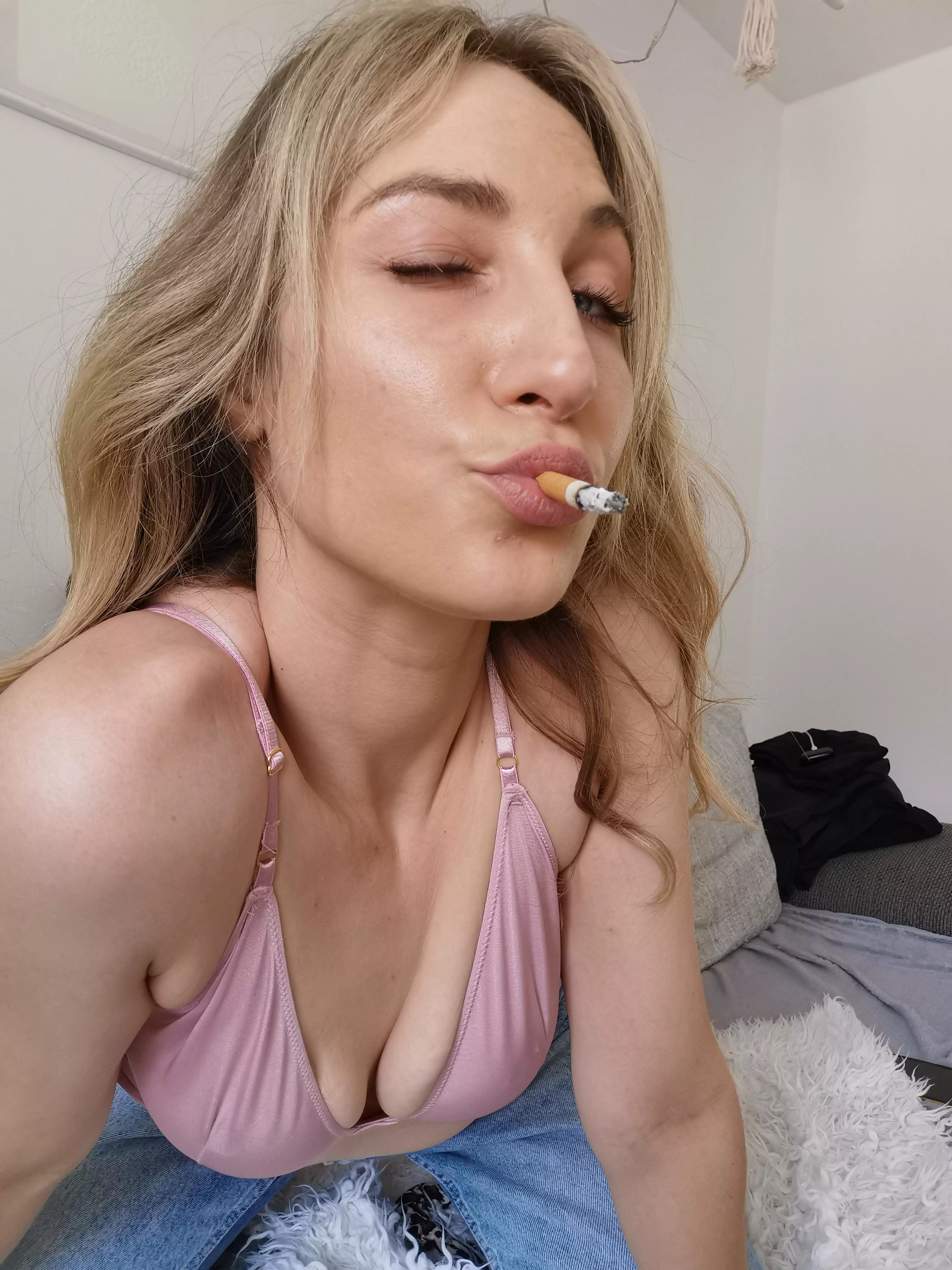 Hey and happy Monday ❤️ do you🚬?