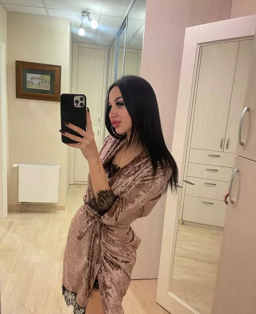 I'm so bored alone in this house