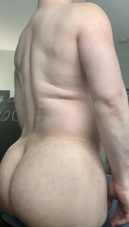 Lowered the jockstrap to show you how curvy my ass is