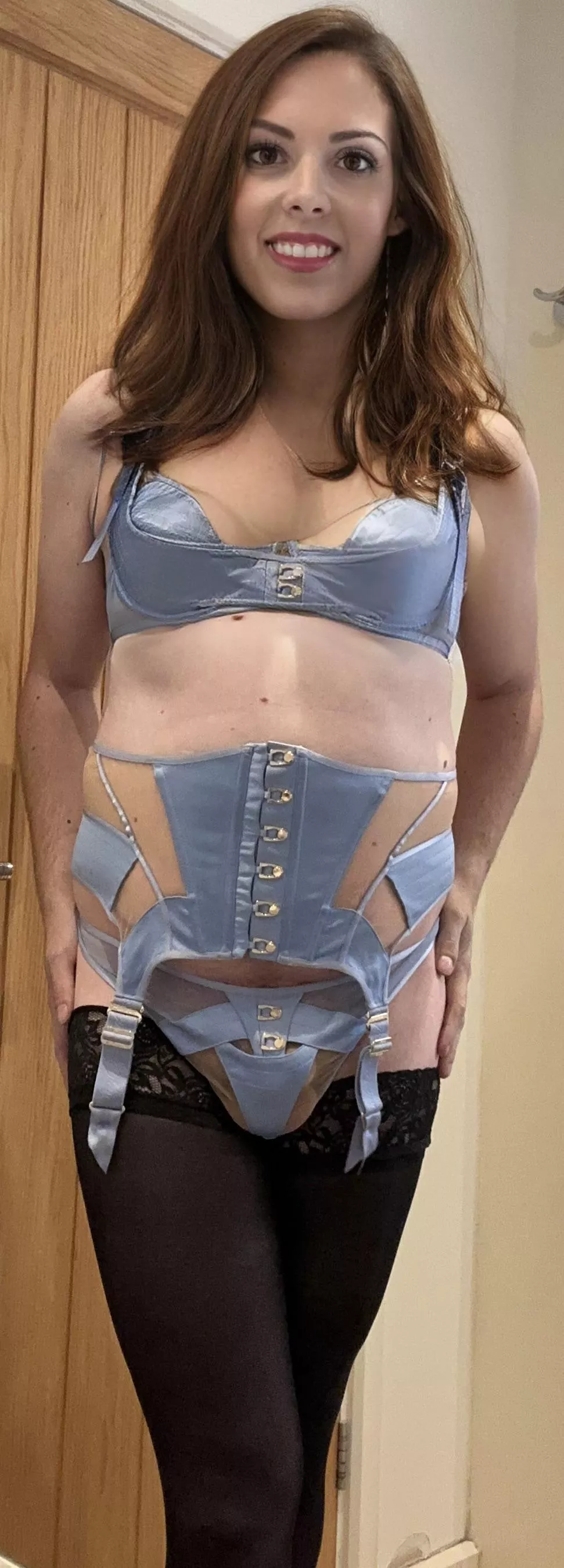 Not sure how thing lingerie looks on me? Does it contain everything?