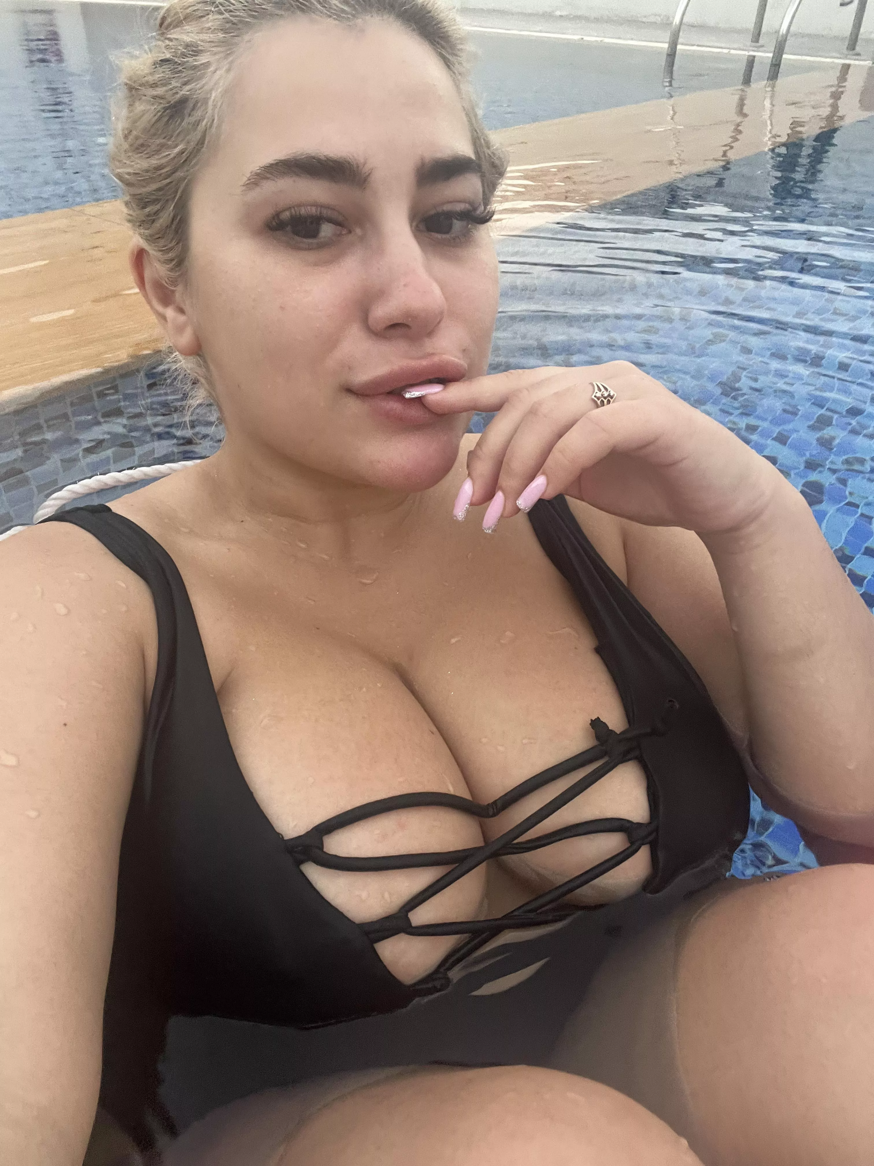 Shall we swim together?