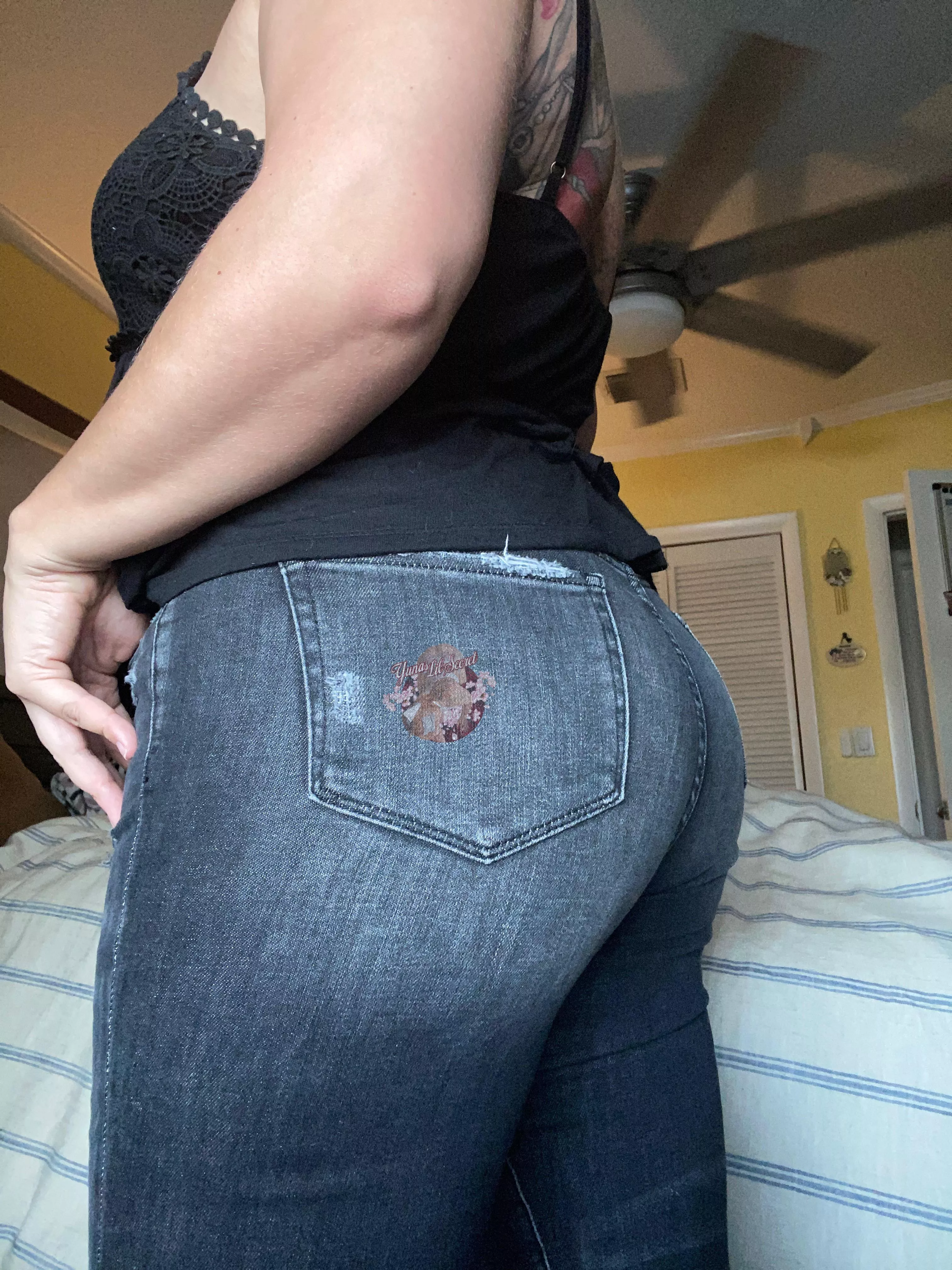 These new jeans are so cute [F]