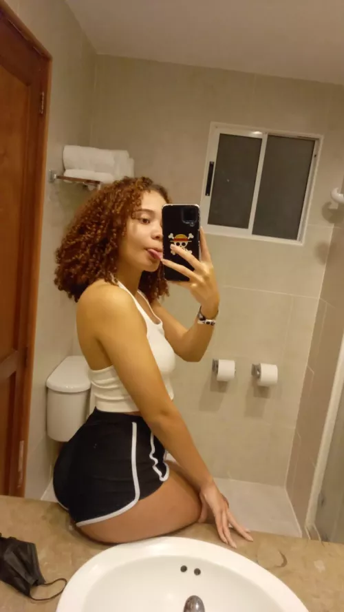 19 yr old Latina 😋