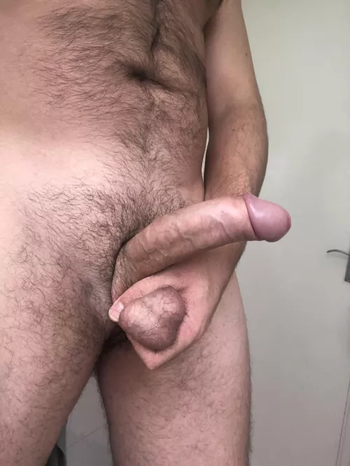 27 m totally straight…high and horny showing off while the gf is away…can’t stop scrolling traps