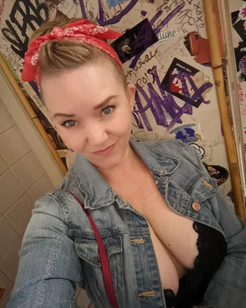Bar bathroom selfie [F49]