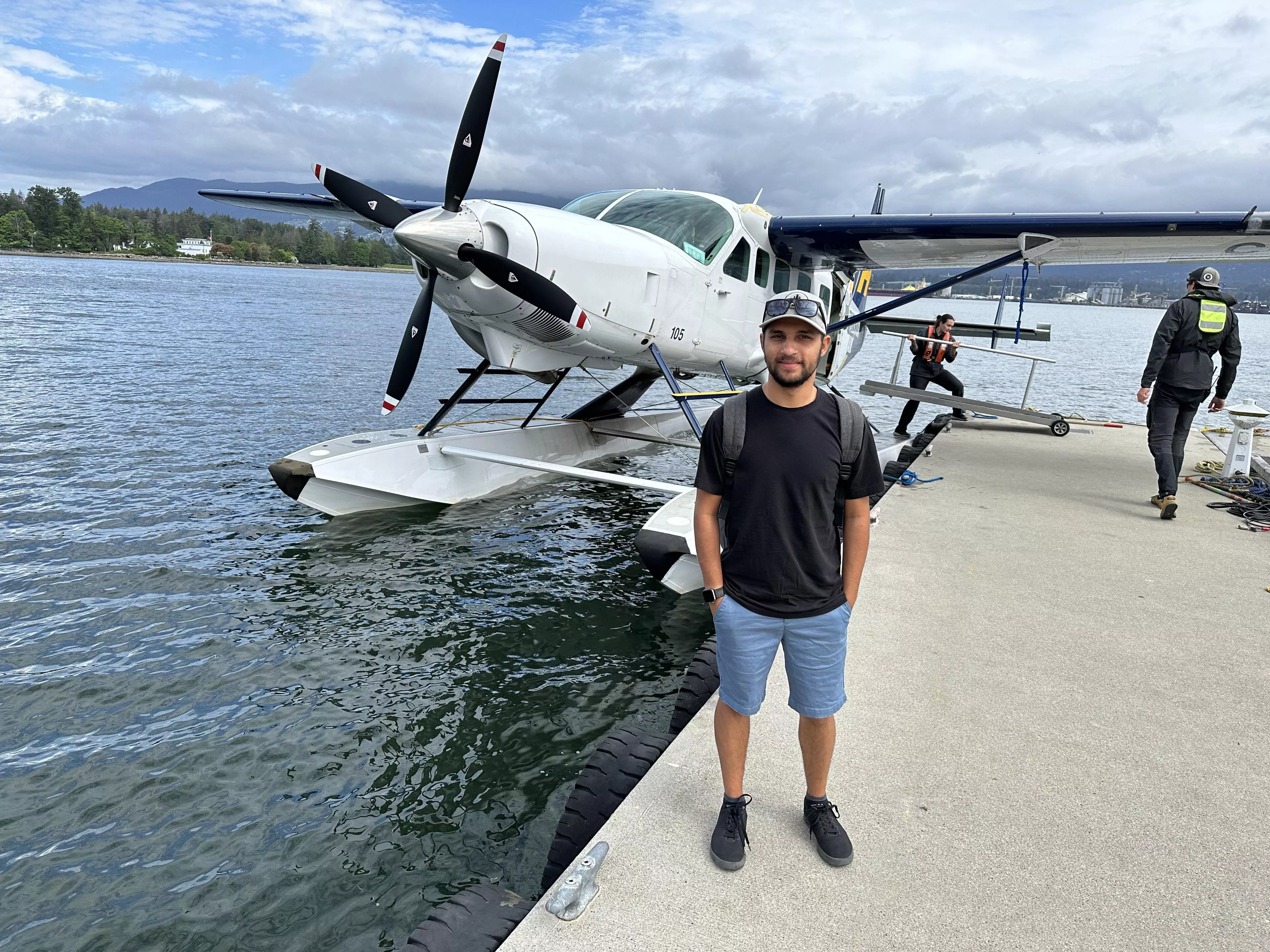 Bout to catch another flight (yeah) The apple bottom make ‘em wanna bite (yeah)🤪 another photo no one asked for 😅 Bout to catch another flight (yeah) The apple bottom make ‘em wanna bite (yeah)🤪 another photo no one asked for 😅