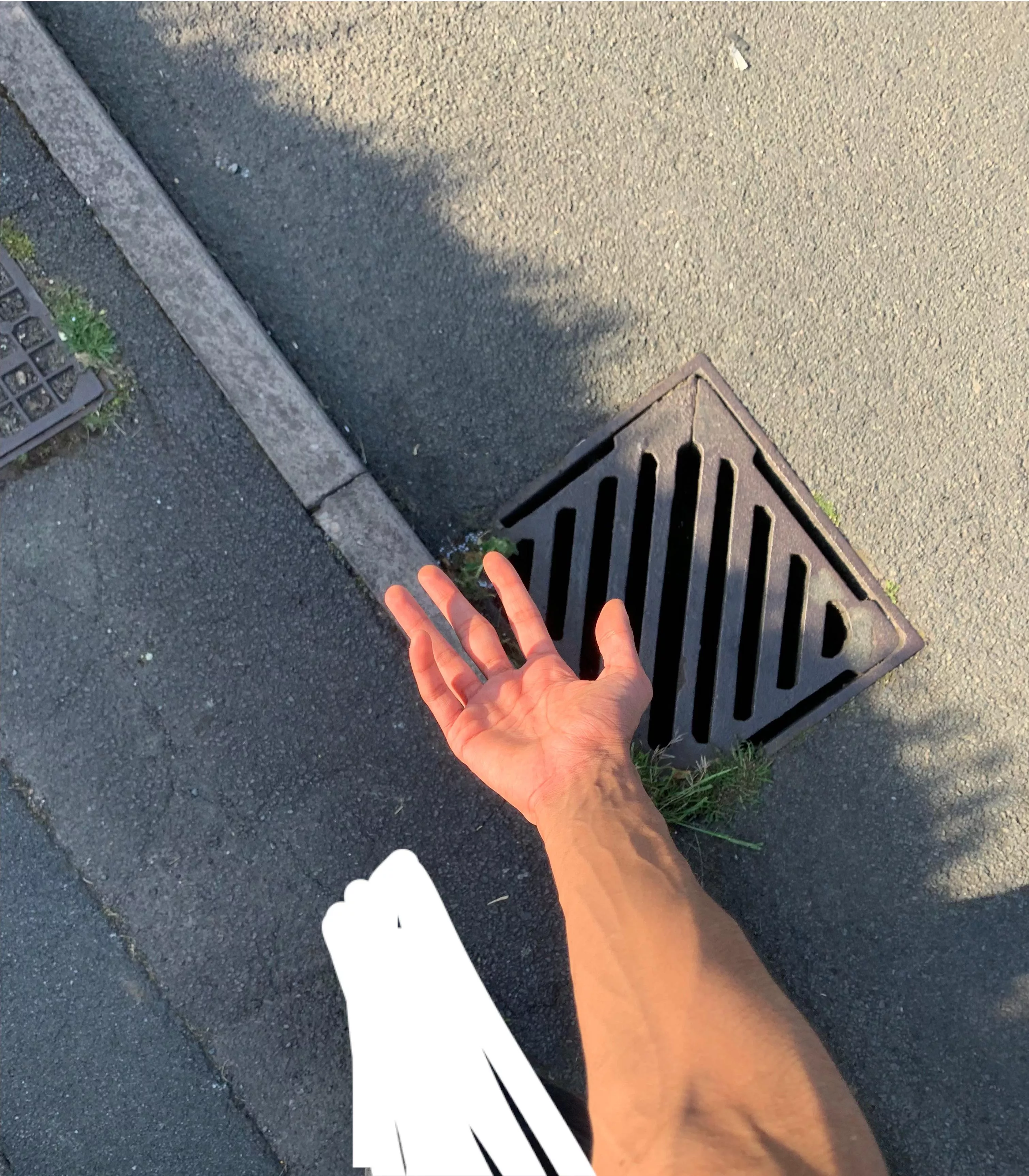 Do we like skinny forearms here 🙃