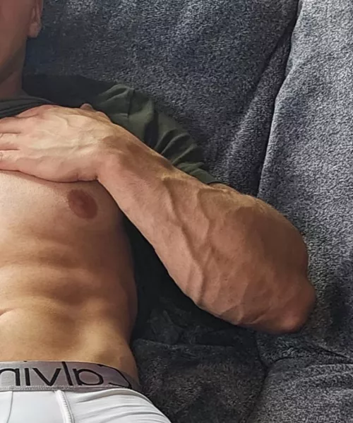 Forearm focus.. but the full picture is way better 😜🔥