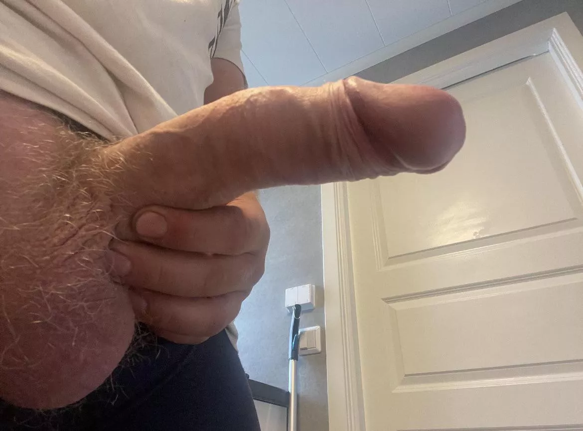 Fuck so horny right now Wanna play ;)