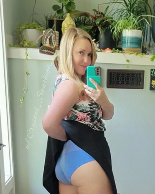 Granny panties under my skirt [F49]