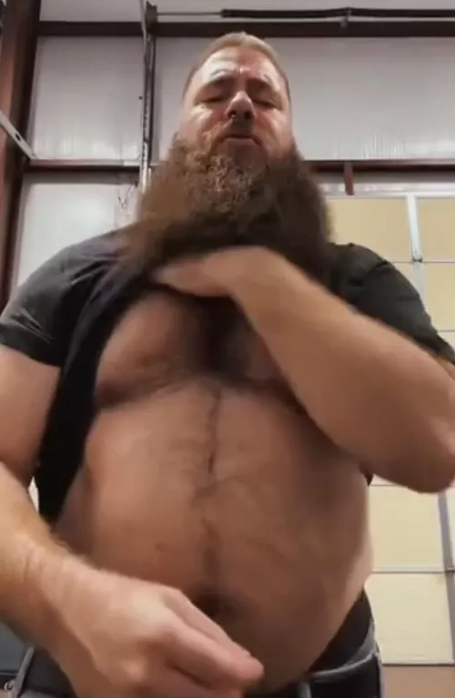 Growing and showing off everywhere even in the gym 🥵