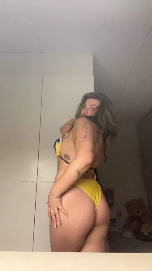 I showed you a reflection of my hungry booty, pls respond