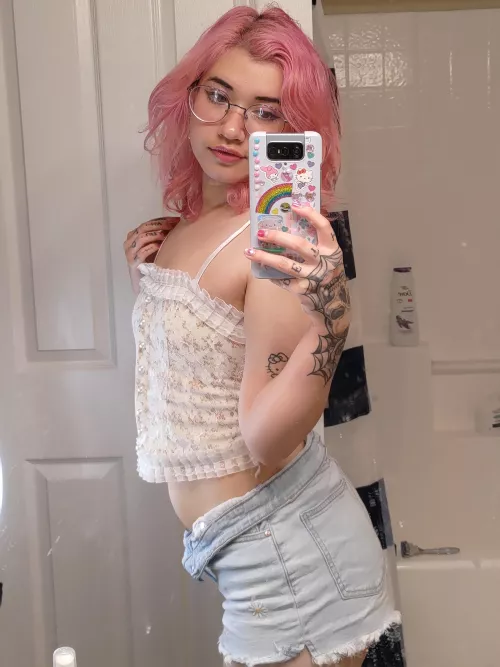 I think this top is so dainty and cute 💗