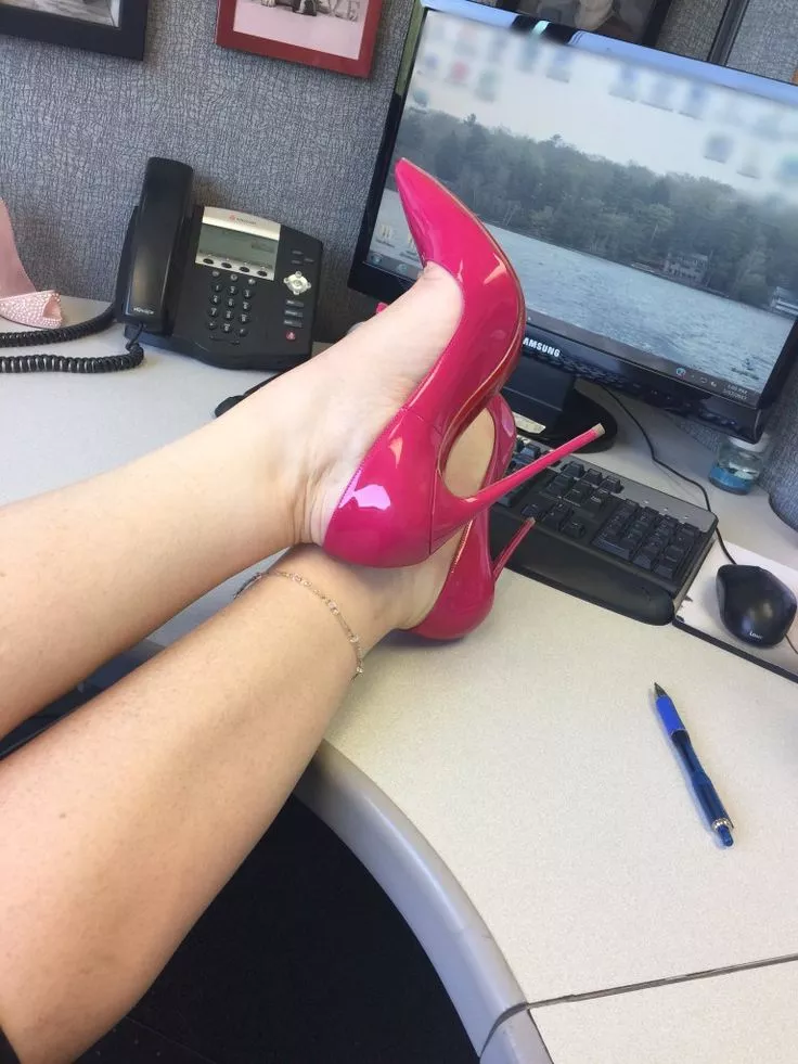 Just relaxing at the of(f)ice