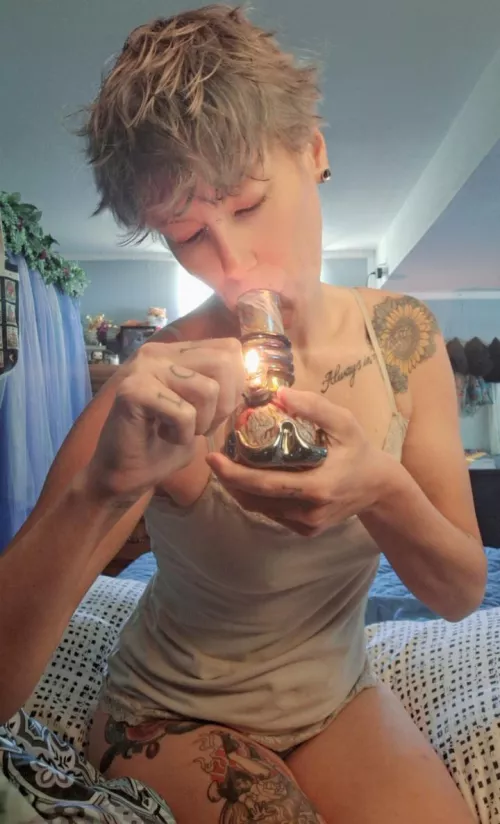 Mini bong hits anyone?? [F]