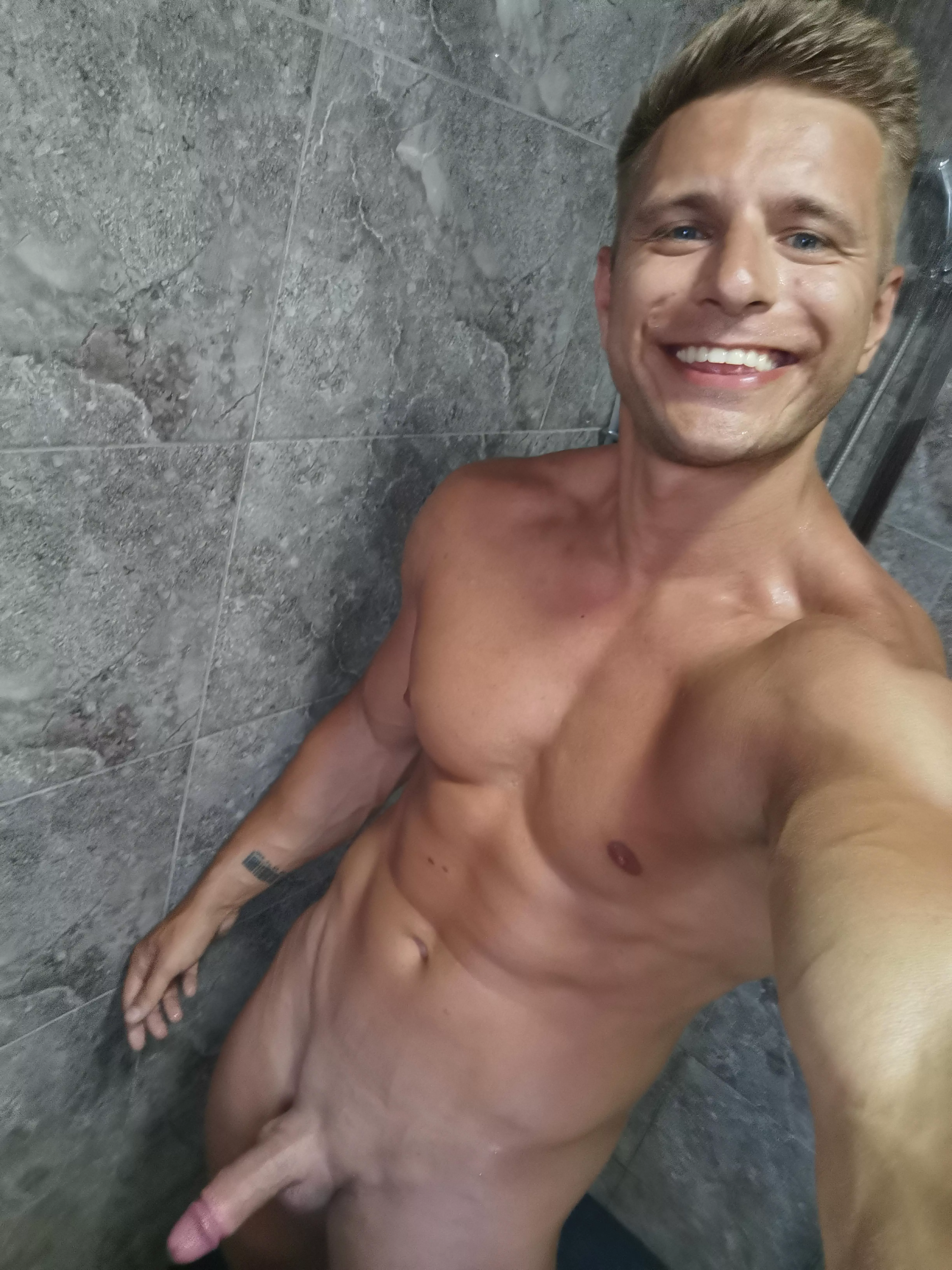 Post [M]orning cardio. Have a good day! 😉