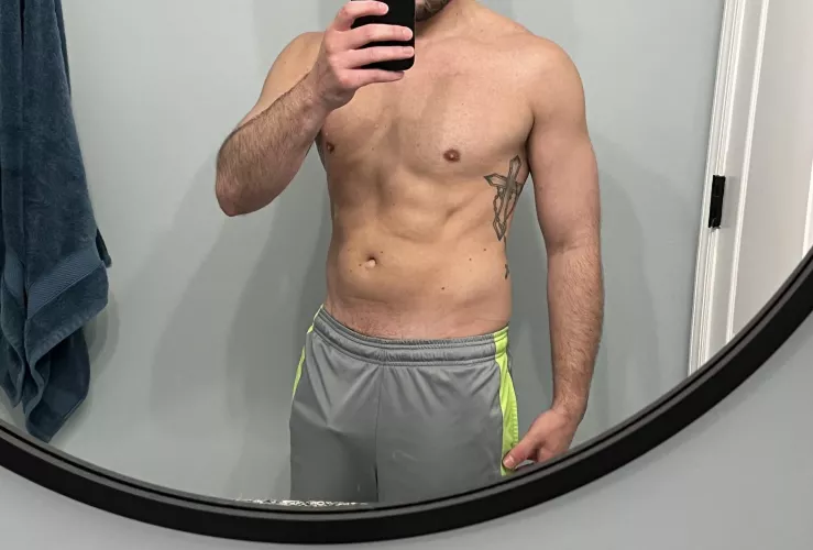 Shower buddy wanted: Abs look better wet 😉 [m]