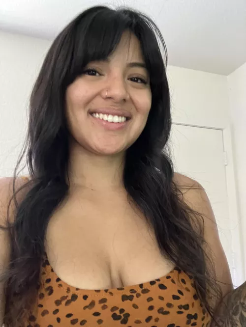 Too much cleavage or too little?🧡