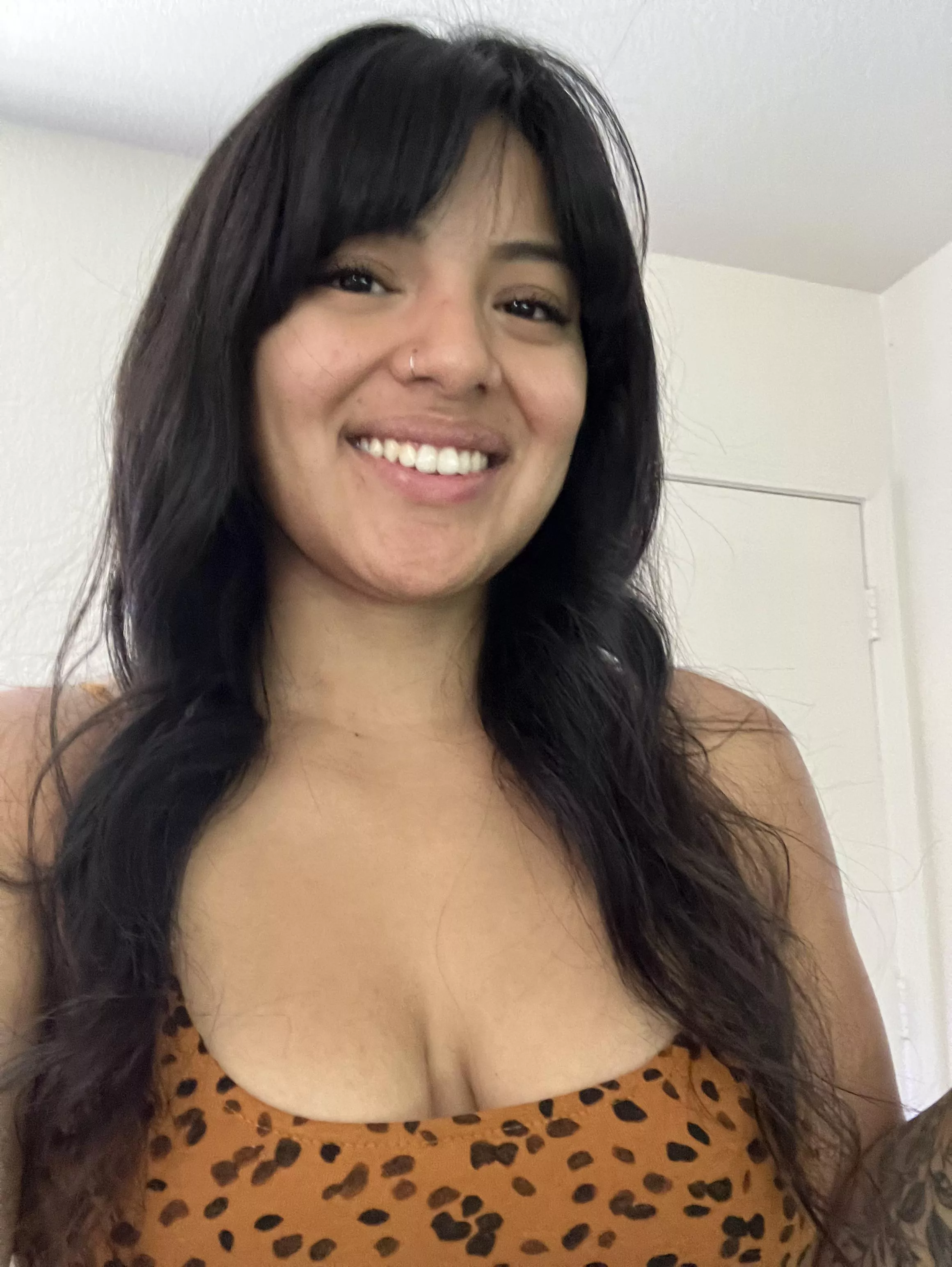Too much cleavage or too little?🧡