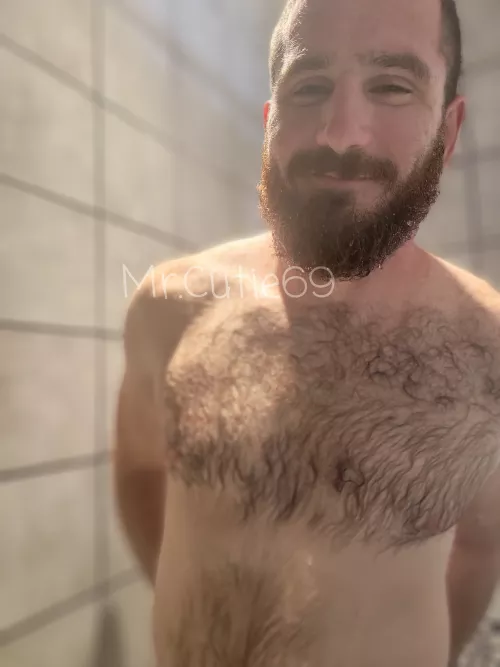 Who likes a wet, hairy chest? 🤤
