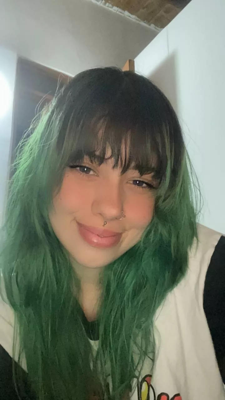 Am I qualified to be your green-haired gf?