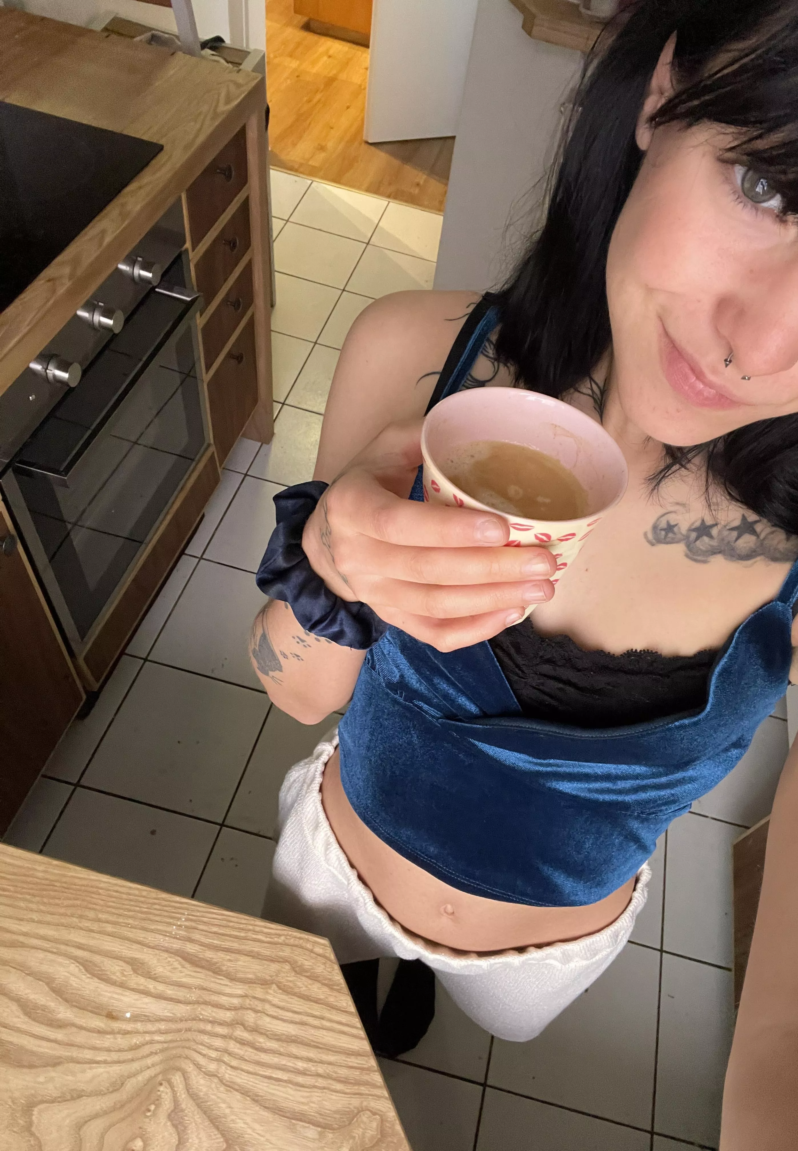 Belly buttons should always be shown off