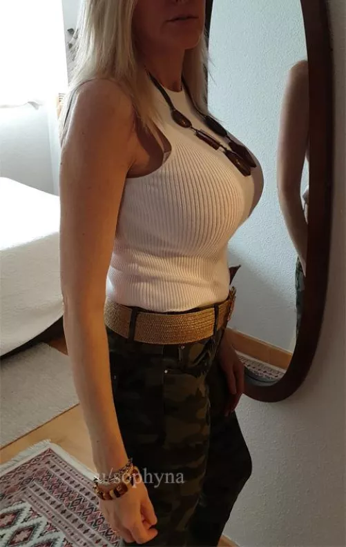 Beware of the MILF! [F]