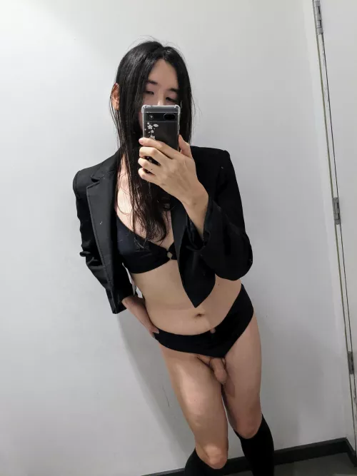 Can you come into the change room? Wanna show you something 😜