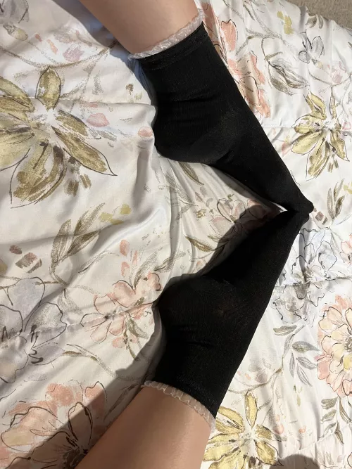 Do you like frilly socks? 🖤🤍
