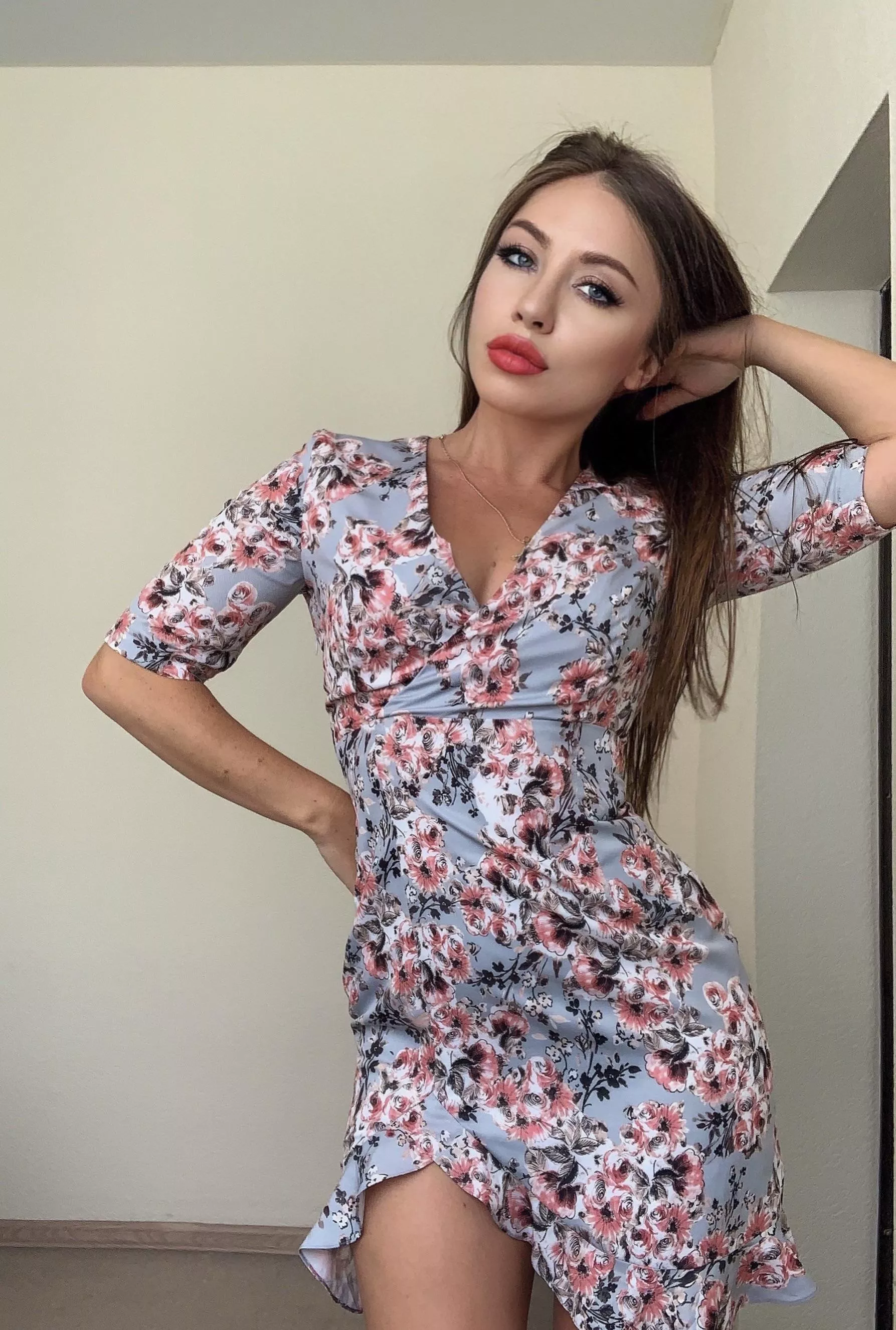 Elina (@_elinaaa1575)