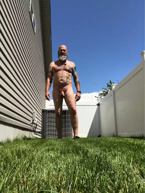I am the naked neighbor.