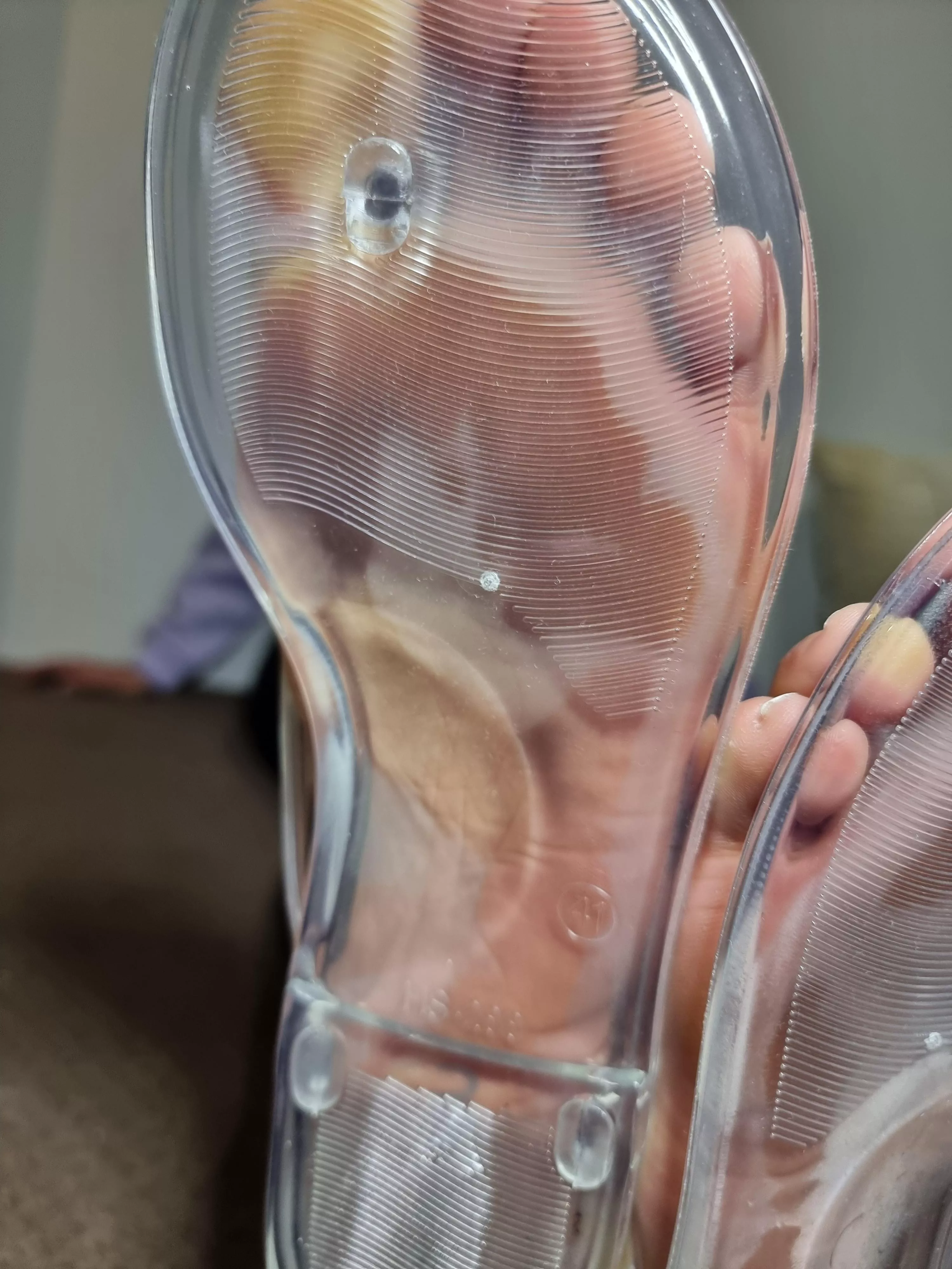 I love how you can see the sweat from my big soles on these new clear flipflops. Are you drooling? 🔒💕👑