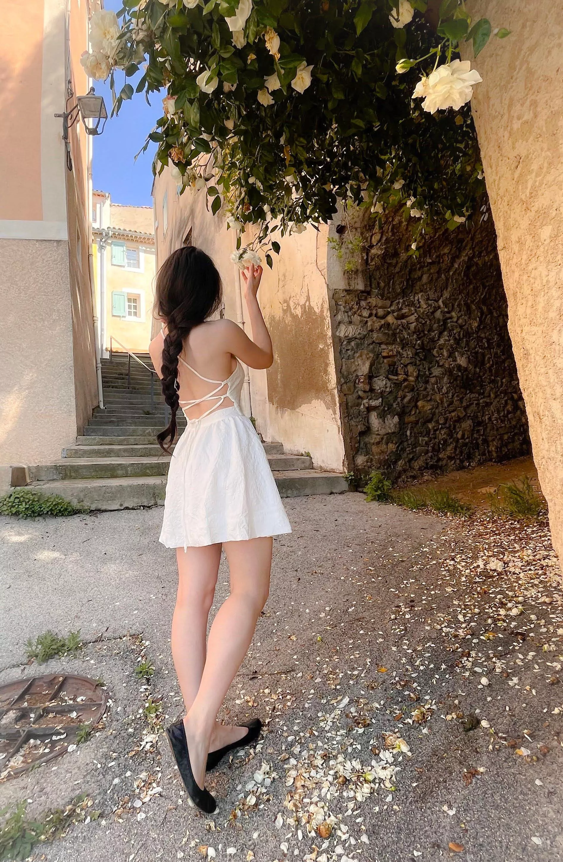 Let’s tour Europe hand in hand