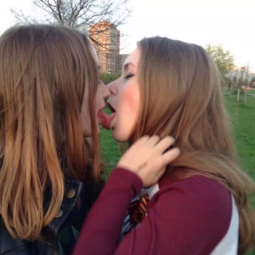 Little tongue action