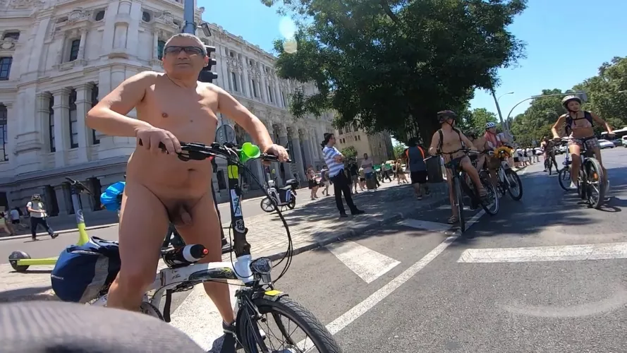 Nude in front of the Madrid City Hall (WNBR 2022)